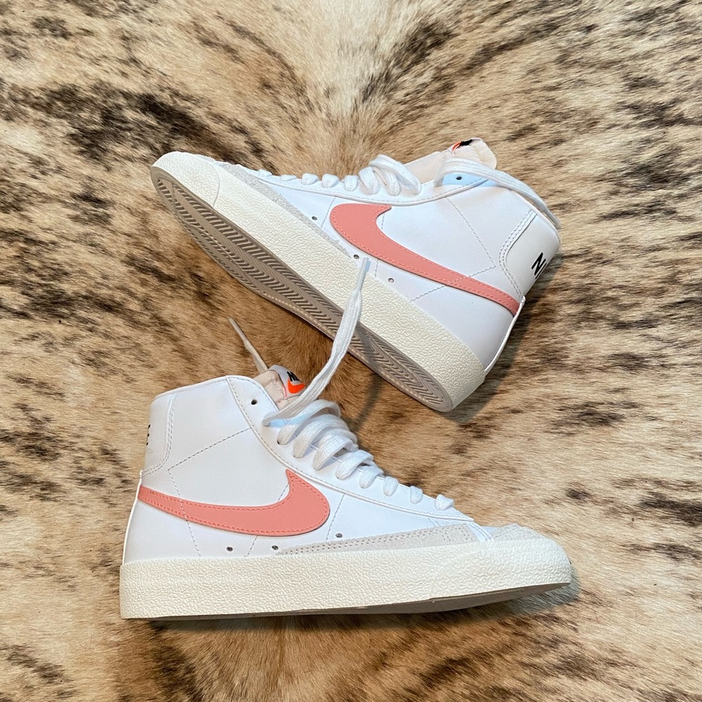 Nike Women's Blazer Mid '77 'White Atomic Pink